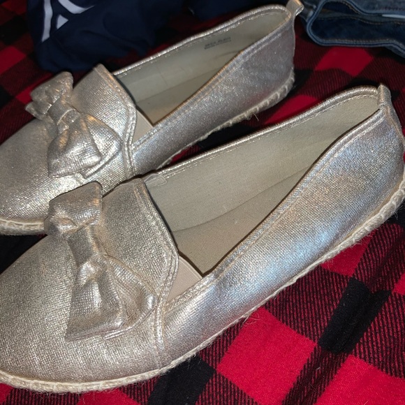 Heavenly Soles Slip Ons - Picture 1 of 3